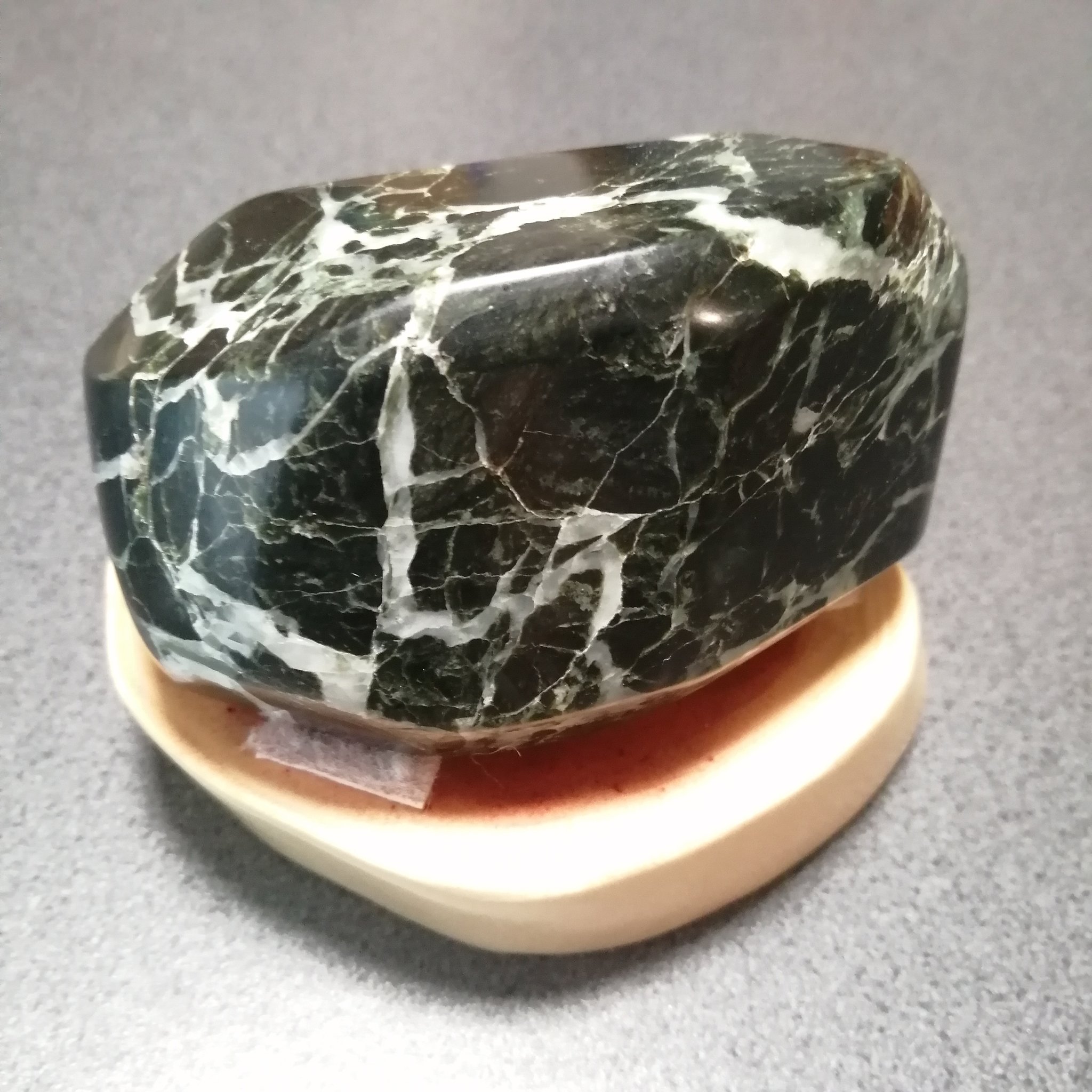 （b-27）深緑色の綺麗な蛇紋岩 b-27）深緑色の綺麗な蛇紋岩 新製品情報も満載 b-27）