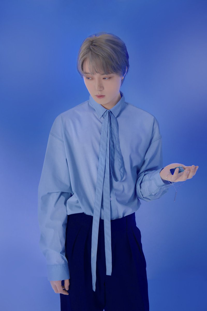 haneolpark98's tweet photo. 🟦 navy me 🟦

반복되는 극과 극에 커져만 가는 마음 속 공허함은 짙은 남색이었다 🌊

🌈 11.29 오후 12시
1집 My Name (Part.1) 발매
1st ALBUM, 7 tracks ☁️

#navy #극 #extreme #myname #debut #album https://t.co/q3s5ivjJU6