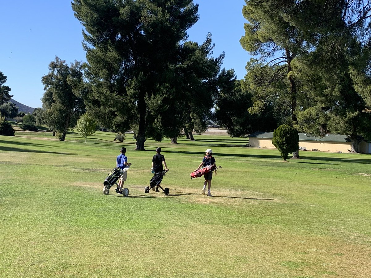 LoInTheIE's tweet image. Echo Hills has to be one of the best golf ⛳️ values in the IE. Nine hole course. $8 for adults, $5 for juniors. @valleywiderec #golfcoursephotos