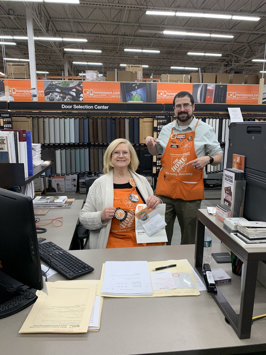 CONGRATS to Libby for being recognized by our RVP for excellent customer service!!! Libby has received 4 amazing VOC’s in the last 2 weeks!!! @stevenlongmoor1 @whipplenh @HouleHeather @4502Hd