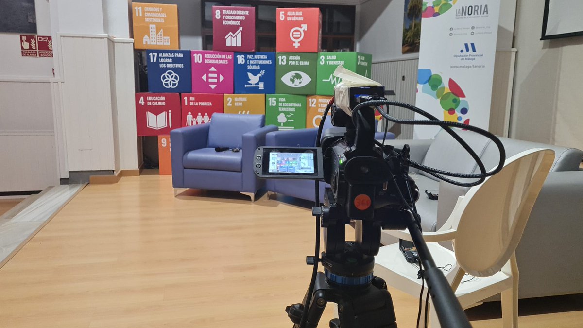 PCproyectohogar's tweet photo. Hoy empezamos el Encuentro de planes comunitarios que organizamos con otros 8 planes de otras ciudades, 7 ponentes universitarios y más de 100 personas inscritas #planescomunitarios22. Más info y streaming en https://t.co/5Lld9kMipQ
@PlanComunTeis @1Belen_Lorente #ERACIS #FSE https://t.co/kyaDlonZib