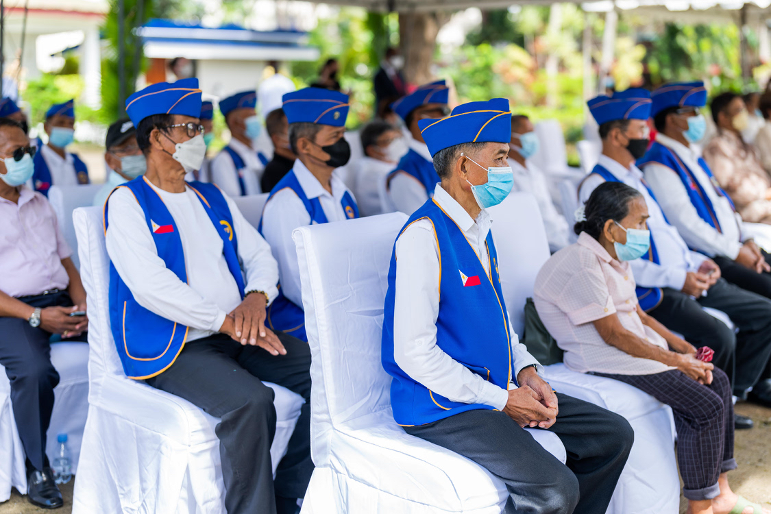SecondGent46's tweet photo. In Palawan, I paid respect to American POWs. We'll never forget the sacrifice made by 139 service members who were killed and 11 who escaped here on Dec. 14, 1944. Our nation will not rest until all those still missing in action are accounted for. We honor their service. https://t.co/8r9geK6z4l