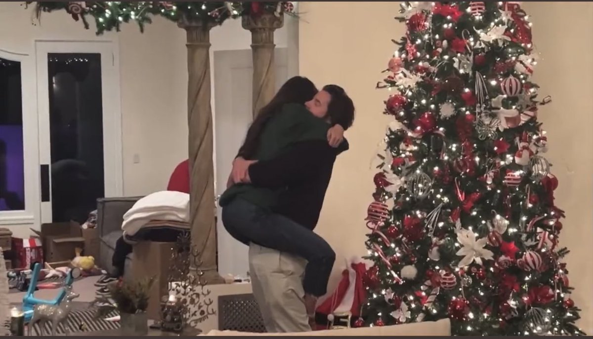 Sydvaughnfan2's tweet image. It’s an Erikleen thing 😍😍😍 #Erikleen @ColleenB123 @erik_stocklin