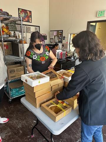 CIFDLA's tweet photo. The @TobermanCenter in San Pedro served families with Thanksgiving baskets ahead of the holiday! Our FamilySource Centers are serving the community throughout LA 💪 https://t.co/YsRpCTFRtR  #Thanksgiving2022 #cifd https://t.co/5zyikNmnKB