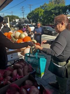 CIFDLA's tweet photo. The @TobermanCenter in San Pedro served families with Thanksgiving baskets ahead of the holiday! Our FamilySource Centers are serving the community throughout LA 💪 https://t.co/YsRpCTFRtR  #Thanksgiving2022 #cifd https://t.co/5zyikNmnKB