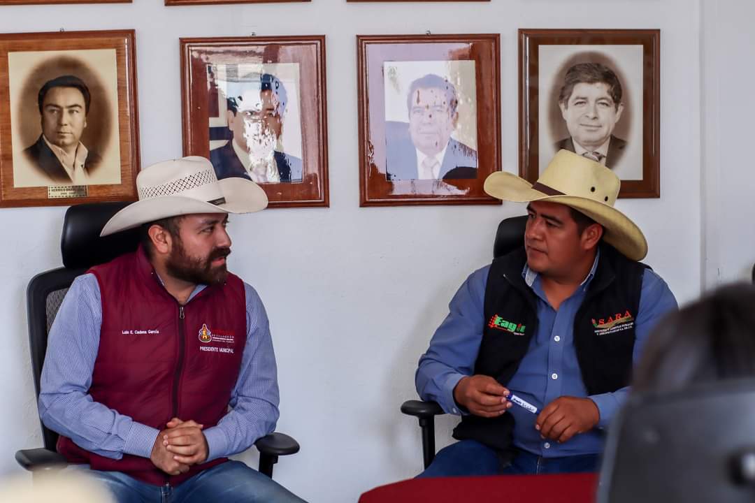 LuisECadenaG's tweet photo. El día de hoy se llevó a cabo la primera reunión con personal representante de la @SEDAGRO_HIDALGO así como de la aseguradora agrícola #PROAGRO con el fin de generar estrategias que mejoren las condiciones de la tierra nopalteca y lograr #ElPuebloQueQueremos
#NopalaDeVillagrán https://t.co/YkH6QC7LcI