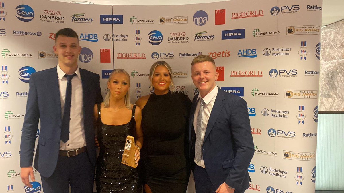 The Indoor Producer of the Year at the #PigAwards has been won by Katesbridge Farm – JMW Farms, a great achievement! Superb work team! Thank you to our sponsor, <a href="/ForFarmersUK/">ForFarmersUK</a>
