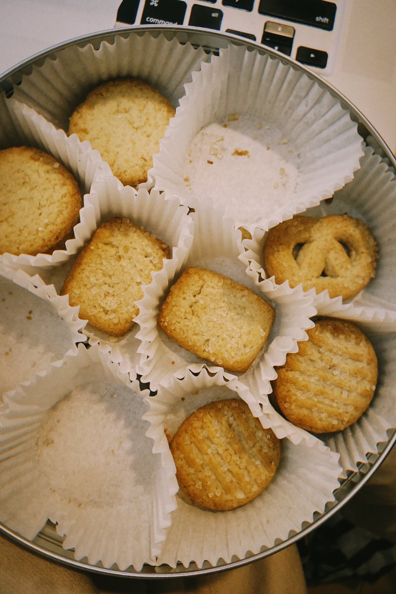 Naochalam's tweet photo. Yo no sé en sus casas, en la mía es la primera vez que hay galletas y no hilos 😂 https://t.co/9gD39vXeRx