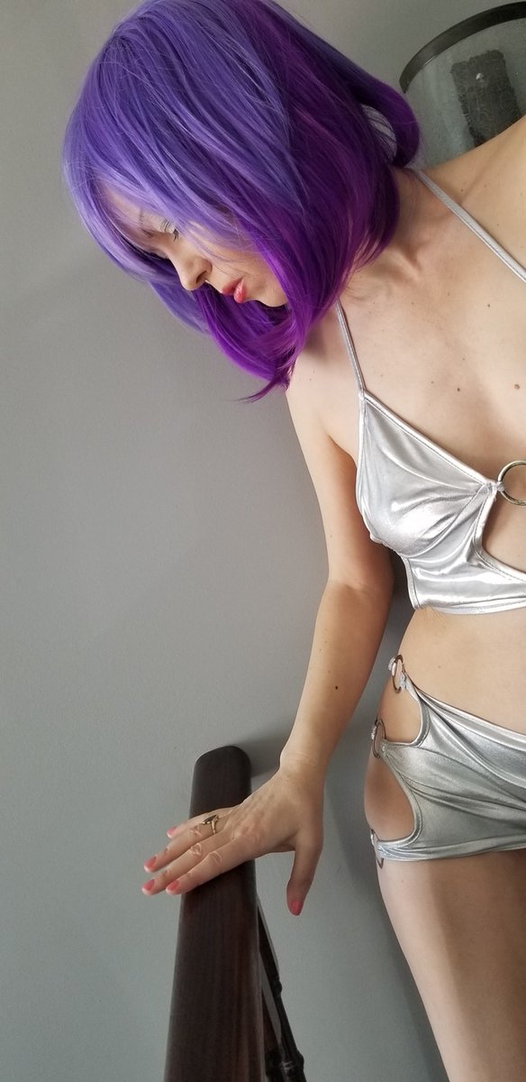 KelliOnLine's tweet photo. https://t.co/sF1ZFZHxDV Silver PVC   #silverpvc #nude https://t.co/JHhN2jwPZp