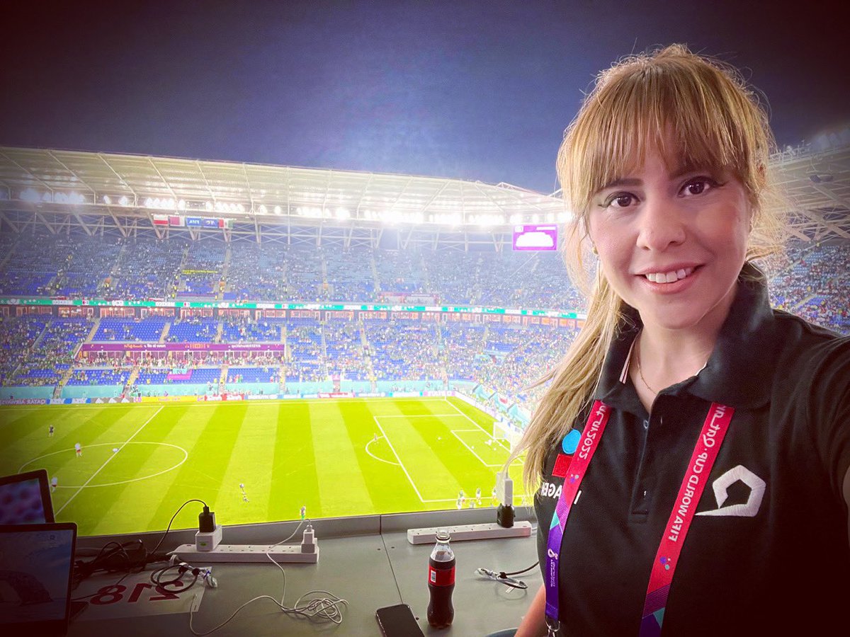 Que nadie, nunca…jamás les diga que los sueños no se cumplen. Estoy cubriendo mi segunda Copa del Mundo, pero esta vez siguiendo a la Selección Mexicana, mi primer partido mundialista con el Tri. Tardó en llegar, pero fue fantástico! 😃#Qatar2022 #FIFAWorldCup