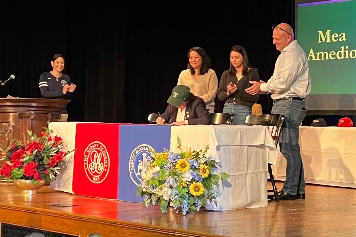 AMarathakis's tweet photo. Congratulations to Mea, Erin and Isabel for signing your National Letter of Intent (NLI) to continue your scholar-athlete careers at the D1 level👏🏼‼️#AcademyWay #ScholarAthlete @thealbanyacademies @swsd_saints @nuxc_wildcats @lafcoltf https://t.co/p9S53td6D5