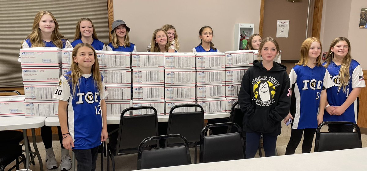 NorICEfastpitch's tweet photo. Thanks to all our player and parent volunteers for another successful ICE Cares event! We packed 35 care packages for service members deployed in Africa, the Middle East, and the Pacific. Thanks to the McHenry VFW for the 10-year partnership donating their space for our event! https://t.co/aXtx0XlyWL