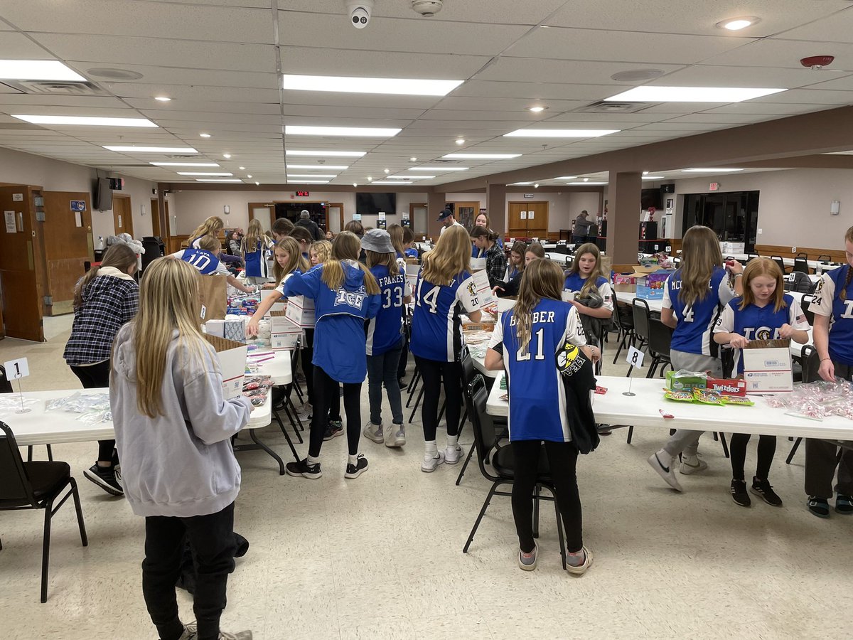 NorICEfastpitch's tweet photo. Thanks to all our player and parent volunteers for another successful ICE Cares event! We packed 35 care packages for service members deployed in Africa, the Middle East, and the Pacific. Thanks to the McHenry VFW for the 10-year partnership donating their space for our event! https://t.co/aXtx0XlyWL