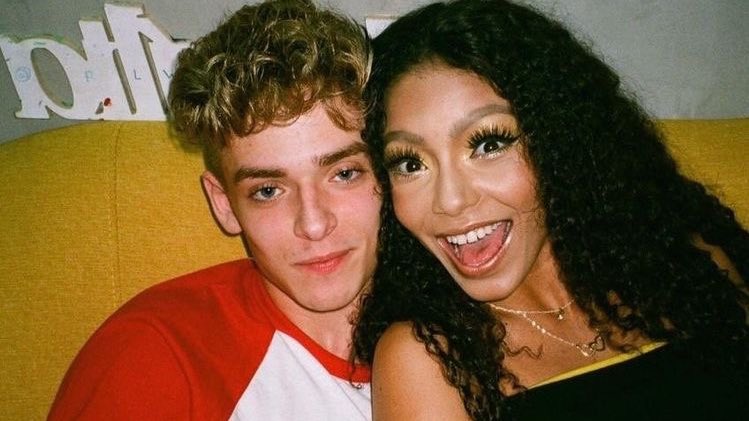 anyfilosofa's tweet image. “Eu pude vê-la crescer e se tornar uma mulher. São muitos momentos da vida que passamos juntos. São muitos pra contar.” - Josh Beauchamp.
