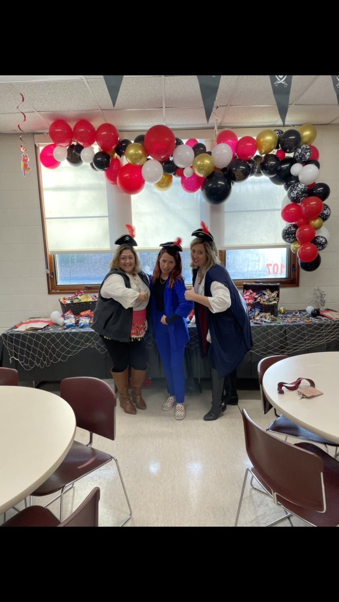 FromVicToFit's tweet photo. Putnam’s Pirate Pride Pep Rally! So excited to celebrate the crew’s mission and vision of being first mate learners who are respectful, responsible and safe! #putnampride #meridenproud #pbis #universalpractices #wholechildsuccess @Enza970 @MeridenK12 @SullivanKowalsk https://t.co/sXeTFOfkCK