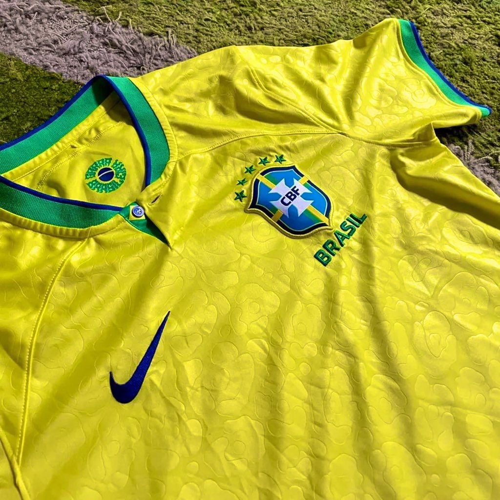 Pesgrau's tweet image. SORTEIO PRO JOGO DO BRASIL!🚨

Se o Brasil vencer a Sérvia na quinta, vamos sortear a camisa da Seleção!🇧🇷

REGRAS:
-Seguir @curiosidadesdb 
-Seguir @pietrocalvinho
-Seguir nossa página 
-RT nesse Tweet

O SORTEIO SERÁ DIA 25/11, SEXTA!