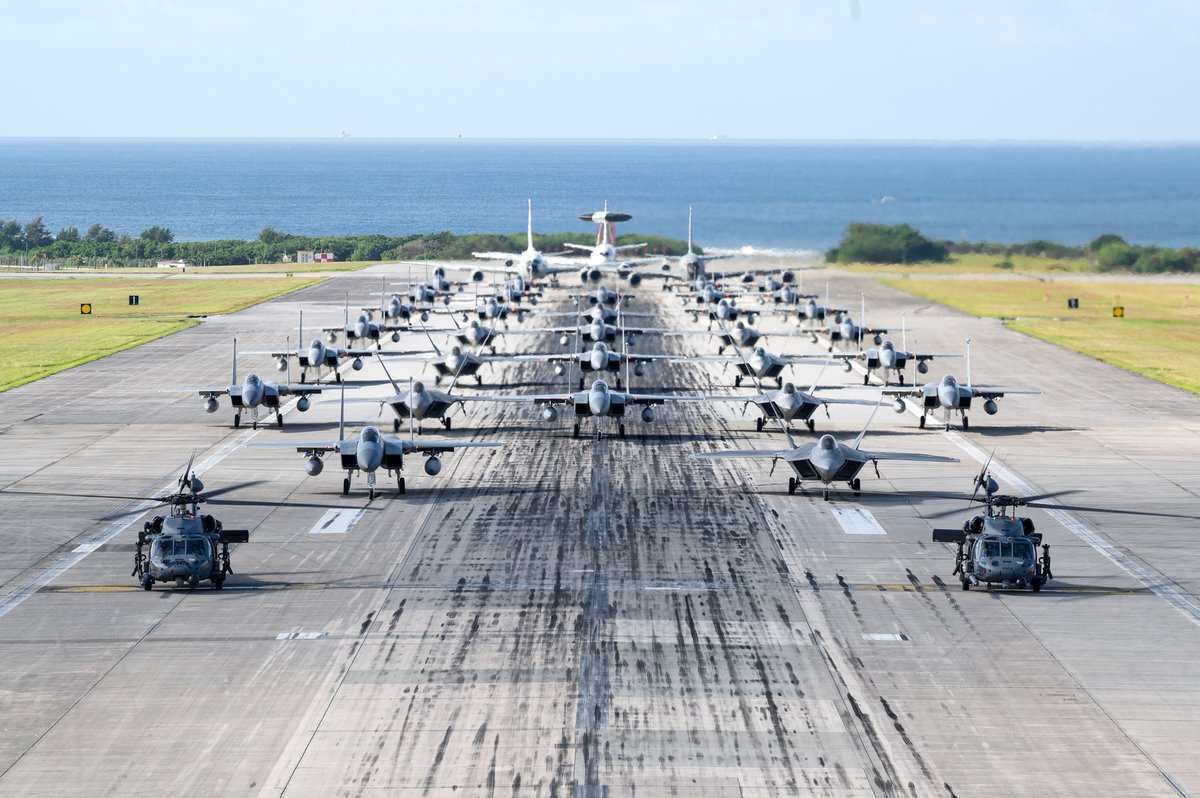 USForcesJapan's tweet image. USAF aircraft line up on the runway during a capabilities demonstration @KadenaAirBase ,Nov. 22, 2022. Kadena’s ability to rapidly generate U.S. airpower is a vital function of its mission to ensure the stability and security of the Indo-Pacific region. 
kadena.af.mil/News/Article/3…