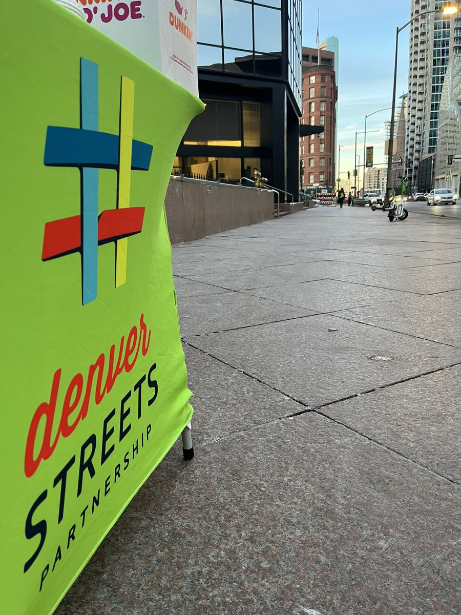bikeinCO's tweet photo. Hot chocolate for your bus ride home if your near broadway and court! #TransitRocks! @sub_urbanscout https://t.co/ad8uAzWtFG