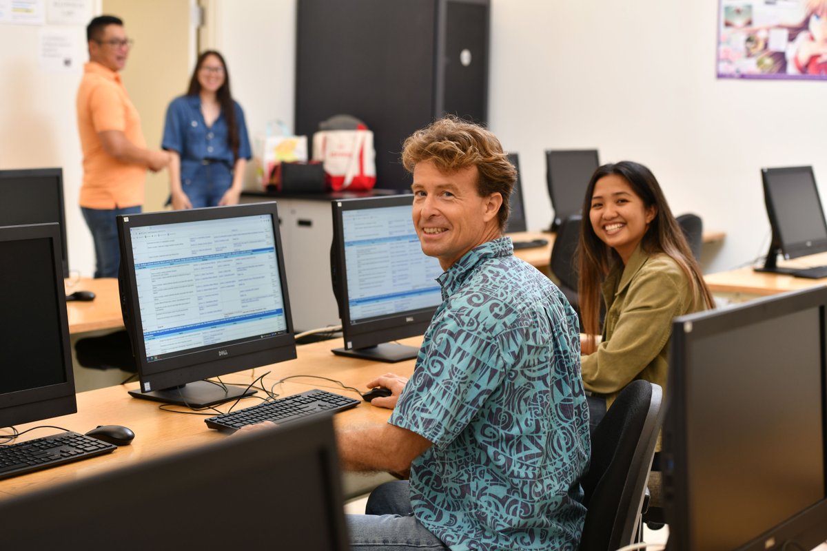 Those who may be looking to advance in their careers or explore new job opportunities in healthcare, technology or the trades can find help at @UHCC. The training is provided through the #HanaCareerPathways program and Applications are now available ➡️ bit.ly/3TQefX0