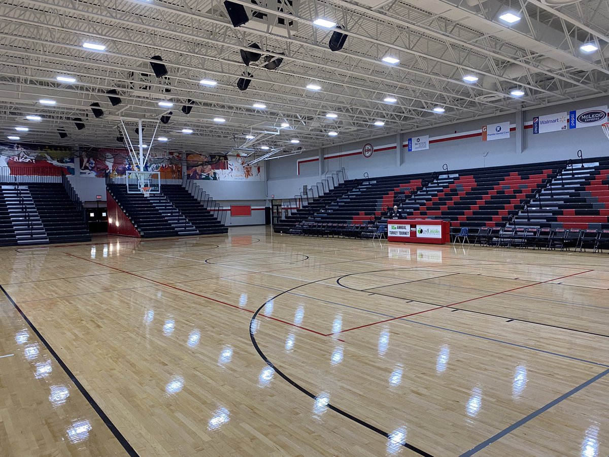 TimSchweizer1's tweet photo. Southeast opens the boys basketball season Wednesday night at 6:00 vs. Peoria Central at the 52nd Decatur Turkey Tournament. Live on WFMB 92.3/1450 https://t.co/F3X6APPZo5 
from the remodeled Kintner Gym at Stephen Decatur. https://t.co/2orCvdCzkZ