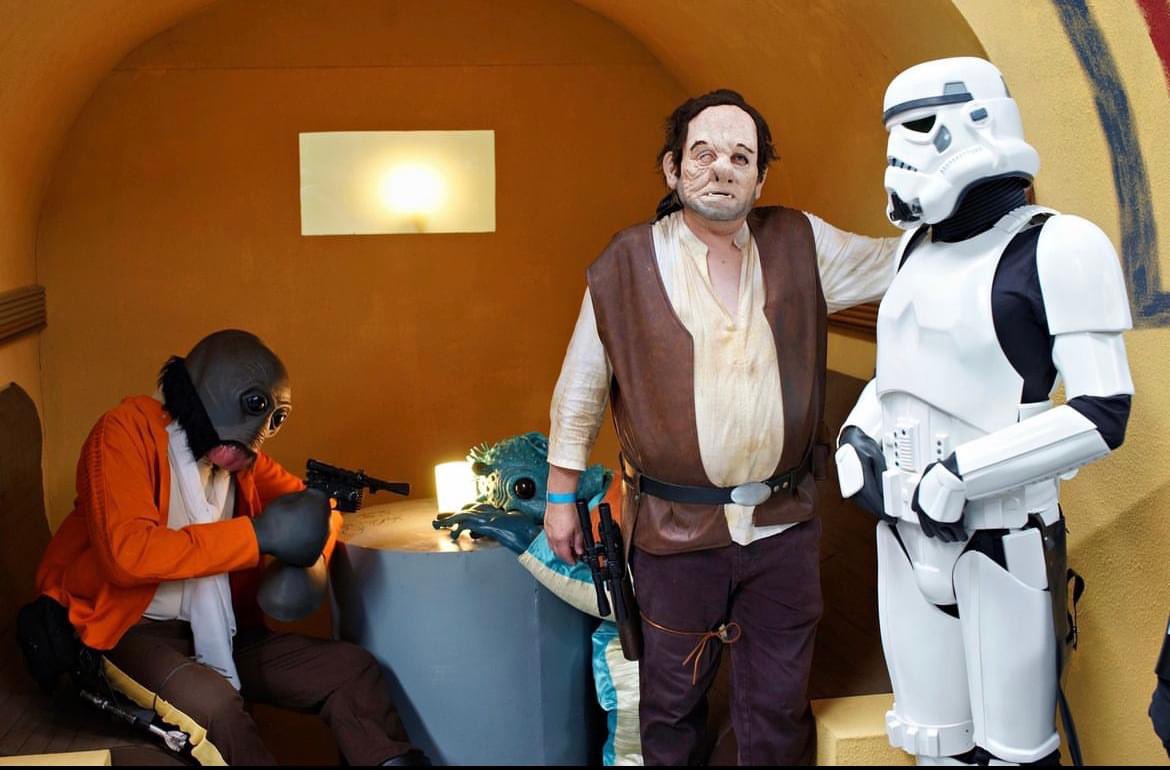 "No, no! Really, Sir! We found him like this!" 

DZ-32657 as Ponda Baba and DZ-18116 as Dr Cornelius Evazan. 

Photo by Marc Stibbe.

German Garrison #The501stLegion #12systems #PondaBaba #DrCorneliusEvazan #StarWars #GermanGarrison #DutchGarrison