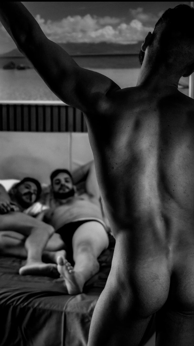 Prévia do ensaio fotográfico 
#fotografia #gay