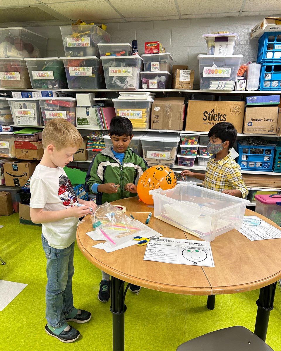 Our 1st grade classes had a blast reading Balloons Over Broadway! Students had an opportunity to become engineers with @ImagineerSTEAM our Innovative Learning Coach, as they created their own floats and tested them by #coding our Code & Go mice! #sges