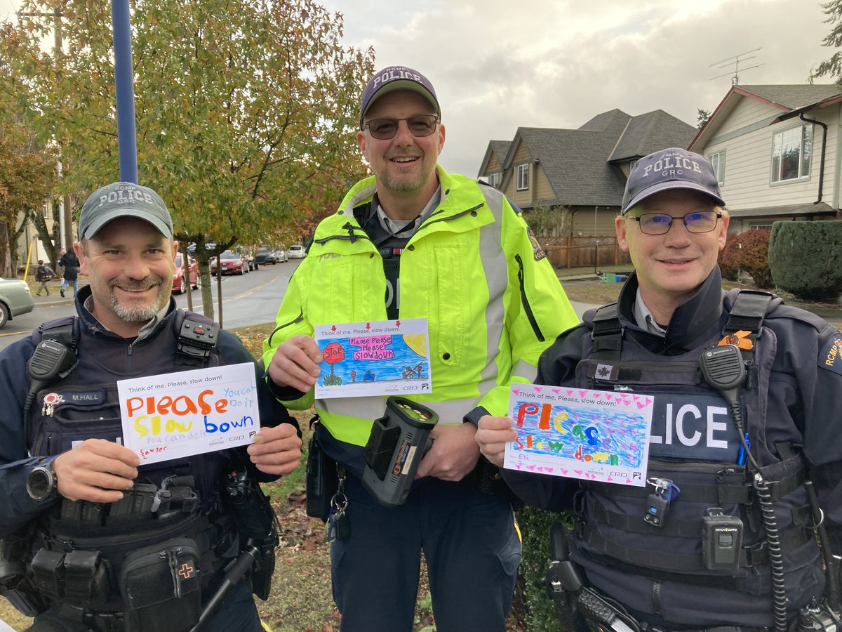 RoadSafetyCWoo's tweet photo. Millstream Elementary @SD62_Sooke proudly displayed their road safety messages for drivers while  @WestshoreRCMP conducted enforcement in the school zone.  @crd @icbc https://t.co/LUmrP0DBQ2