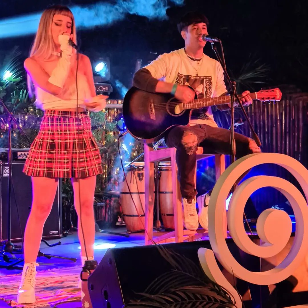 InoutMusicProd's tweet photo. 💥 Noticias #InOutMusic 💥|🔊Así se presentaban @anacelina___ y @Josevieramusica en el #ShowCase del @planeamusica en #koggiparaguay 🎶
.
🎧 Inout Music presente en los mejores eventos 🎶 https://t.co/uFQWSAWuOw