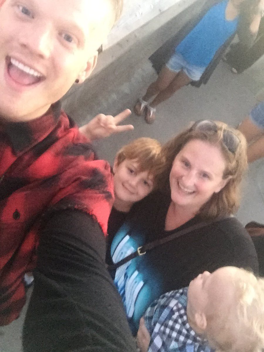 PTXFans's tweet image. So excited to see @PTXofficial for the first time in 3 years tonight! Flashback to our very first concert and some other fav moments like filming for Sing! @kirstin @mitchgrassi @scotthoying @KOlusola @mattsalleemusic