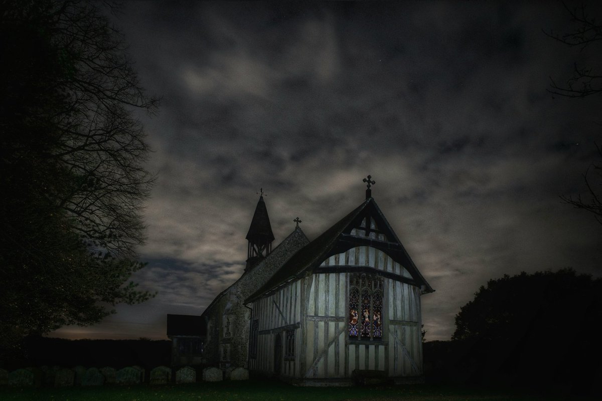 JonAllard5's tweet photo. Cloud at night over crowfield Church in Suffolk.
@ChrisPage90 @WeatherAisling @itvweather @BBCLookEast https://t.co/fR9ZInXwrN