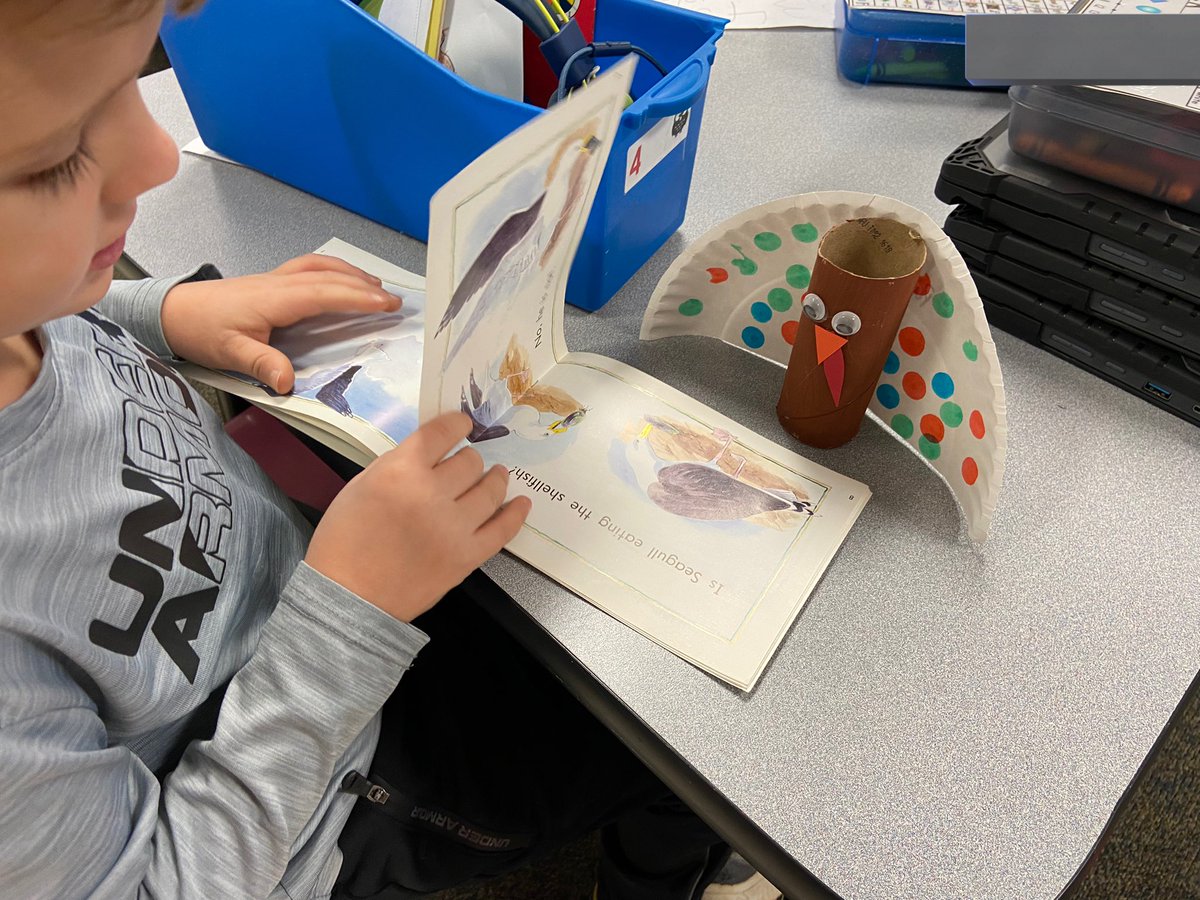 hrogers6moldova's tweet photo. The #KinderColts created their own reading buddies! Gobble, gobble, gobble!!! @MiddleCreekES https://t.co/FVVluIoZbG