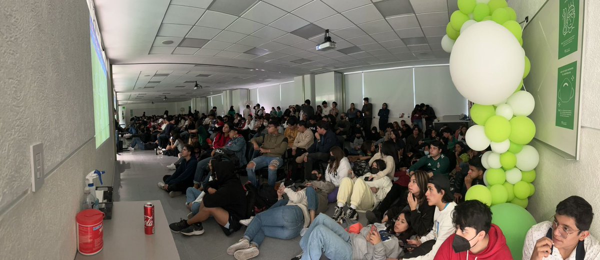 TecmilenioCDMX's tweet photo. Así se vivió el primer partido de nuestra selección mexicana en el mundial de fútbol Qatar 2022 en los campus de Cuautitlán Izcalli y Ferrería. ⚽💚
¡Vamos México! 🇲🇽🙌🏻 https://t.co/pPCat394yP