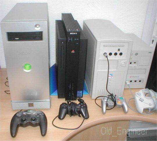 3CC0__'s tweet photo. Development Kits For PlayStation 2, GameCube, Xbox, and Dreamcast Side By Side https://t.co/T2JLGwzoBt