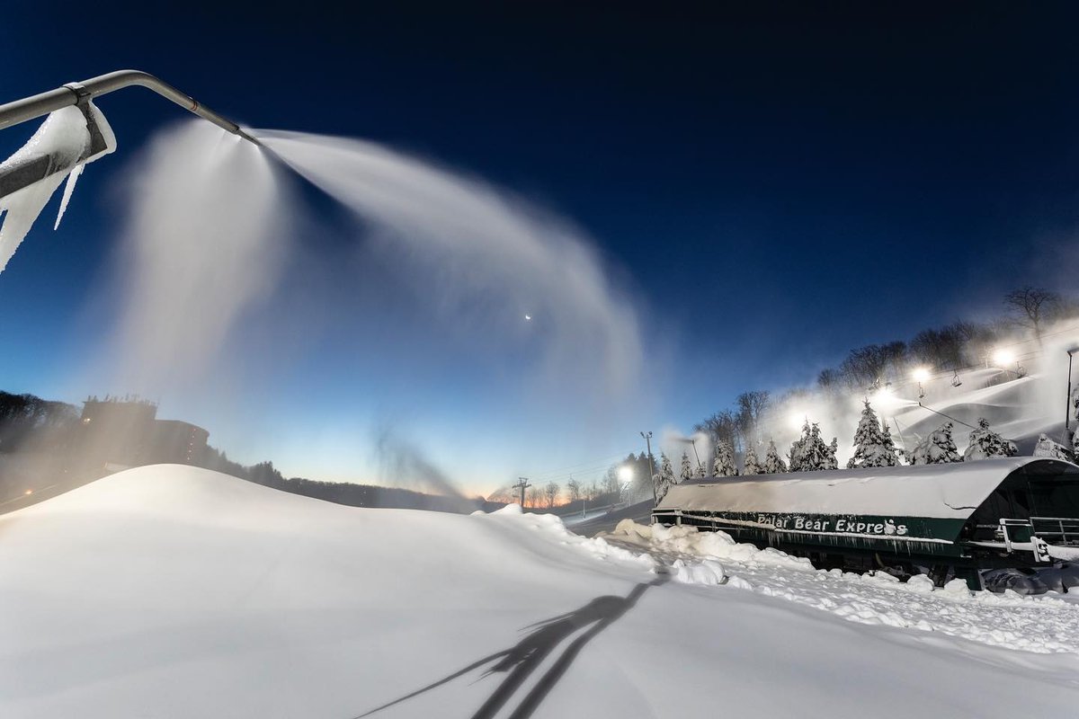 SKITHEEAST's tweet photo. Breaking News: Whale sightings have been reported @7SpringsPA 🐋 Opening Day is this Friday 👀
Who's taking some Post-Turkey Laps? 🦃

📷 @hlphotographypa

#SkiTheEast #BornFromIce #KeepTheShredAlive https://t.co/lQNAJjkiKe