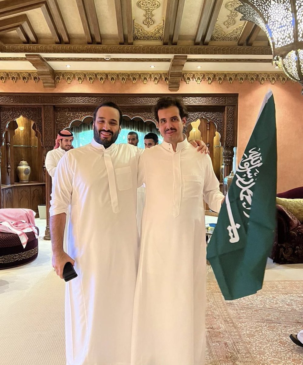Ali97kh_'s tweet photo. إذا فاز المنتخب الايطالي هل يفرح له الشعب الفرنسي ؟ مستحيل او الشعب البلجيكي مستحيل.

فقط نحن العرب الذين نفرح إذا فاز او تأهل آي منتخب عربي او حقق انجاز هذا إن دل دل على اننا #وطن_واحد او بالأصح عرب 

#السعوديه_الارجنتين
#المنتخب_السعودي
#محمد_بن_سلمان https://t.co/PvgNvM1IOY