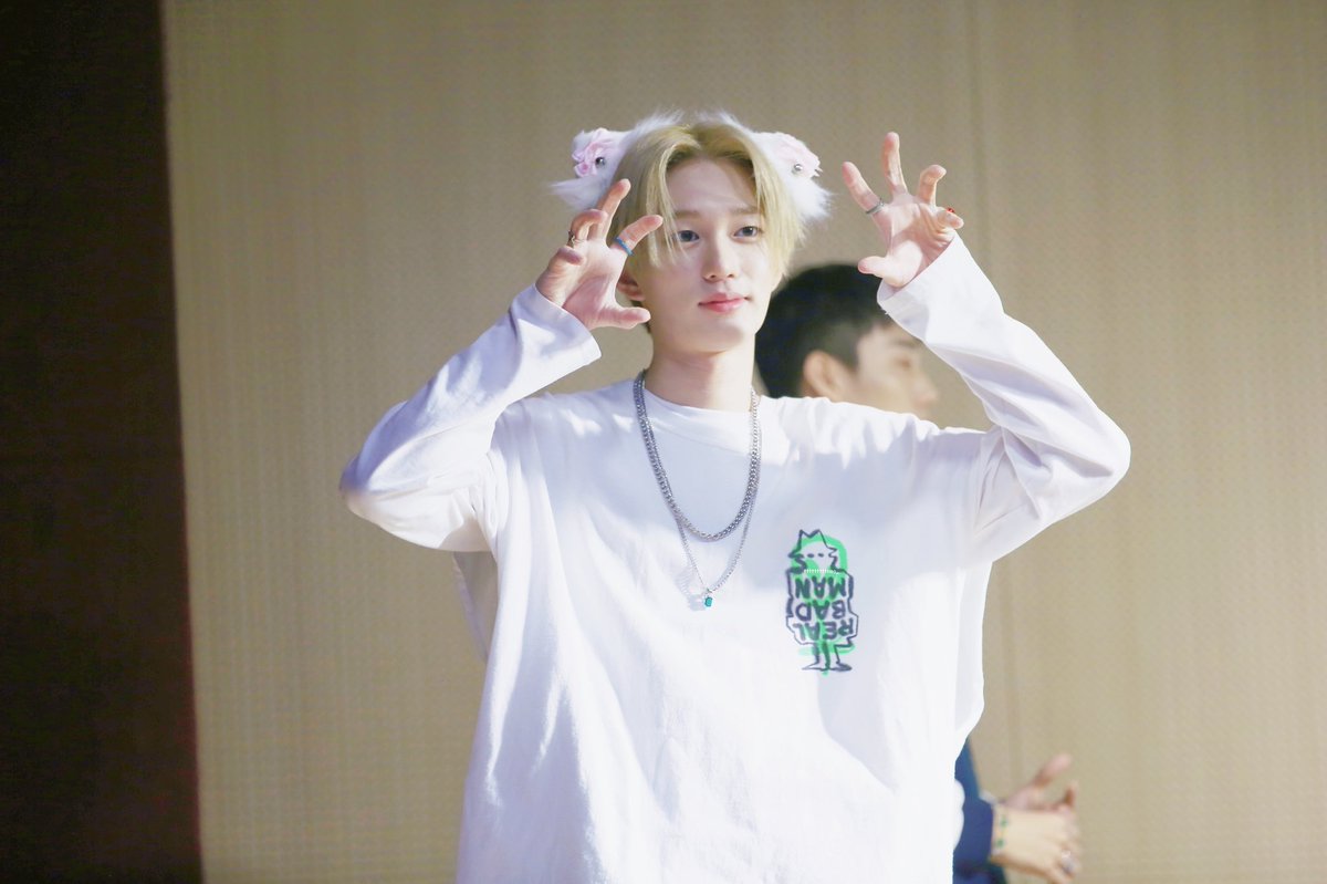 TheoBrasil_'s tweet photo. 📸|#HQ▪︎20.11.22 – Theo durante evento de autógrafos em Gangseo.
© tttttttttheo_ ~☀️
#THEO #테오 #P1Harmony #피원하모니 #P1H @P1H_official @P1H_members #2nd_PHOTO_BOOK #Summer https://t.co/rmOwRlSUtH
