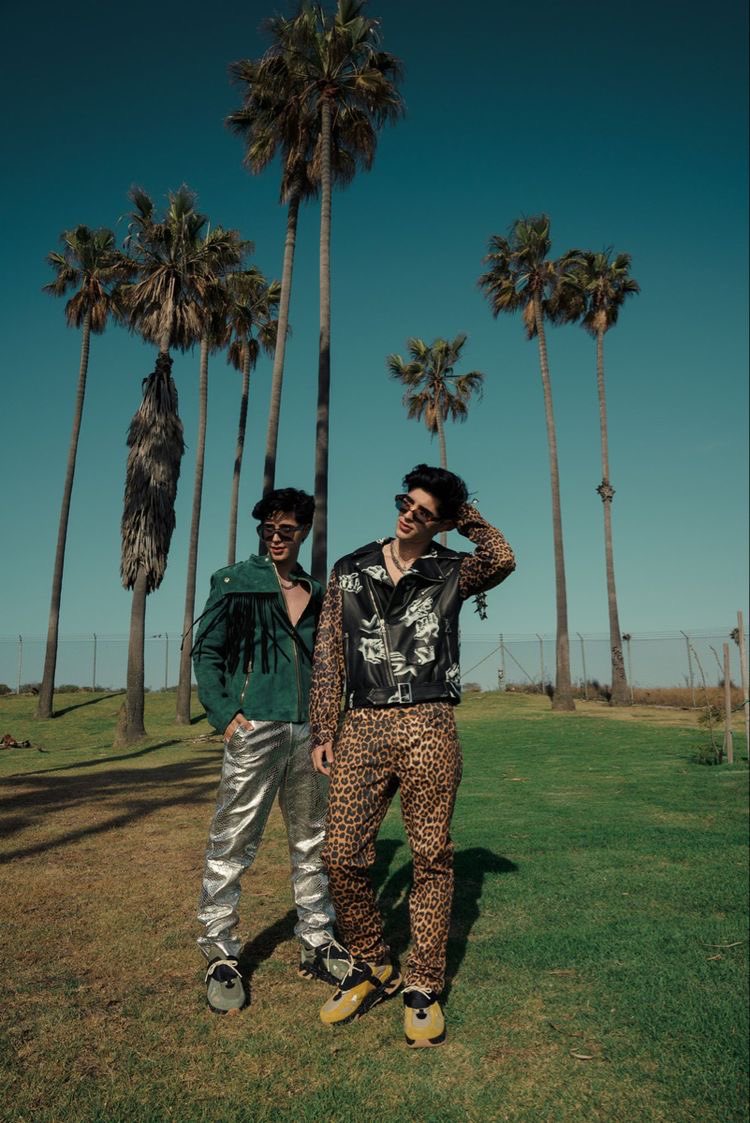 stafemiliof's tweet image. Los Martínez Twins son los ganadores de la categoría “Creator Internacional” en los #BreakTudoAwards 

¡Felicidades a todo el fandom, este premio es de ellos y nosotros! 🤍