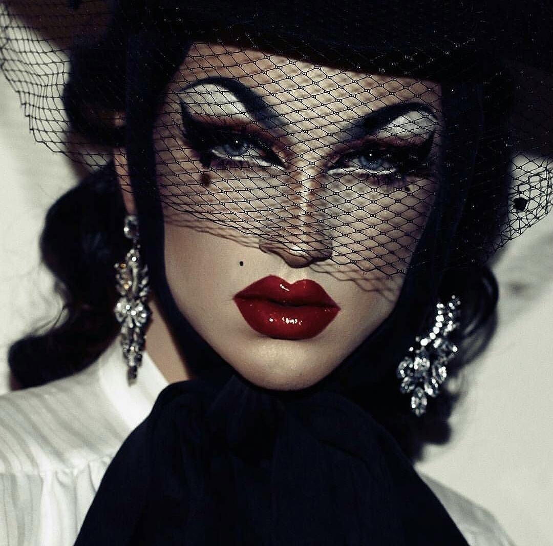 luxylist's tweet photo. We love a breathtaking look, any day. 

Let your fans gift it to life!

#snatched #dragglam #femglam #luxuryglam #makeuplooks #boldlooks #luxurymakeup https://t.co/5TiWvMaeem