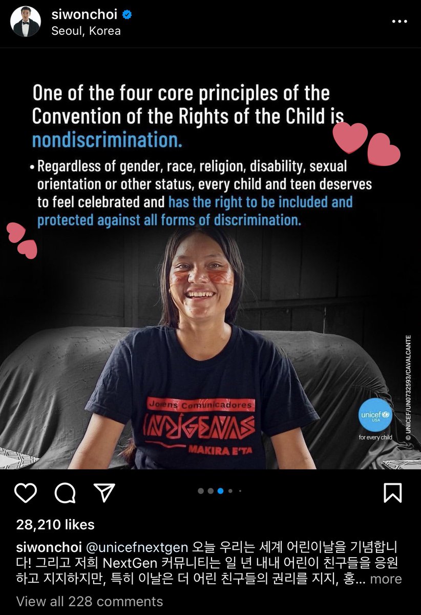 Teukinista2_0's tweet photo. Actualización de hilo✨💙Siwon's small supports towards the LGBTIQ+ community💙
1. publicaciones de unicef que a sw le han gustado y compartido que indican su apoyo a la comunidad lgbtiq+
2. compartió en la burbuja los colores lgbtiq+ de una marca que apoya la comunidad 💙#Siwon https://t.co/9CA1KkrBOq