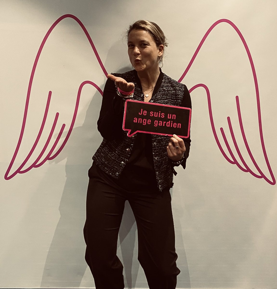 Hortense de Sennevil tweet media