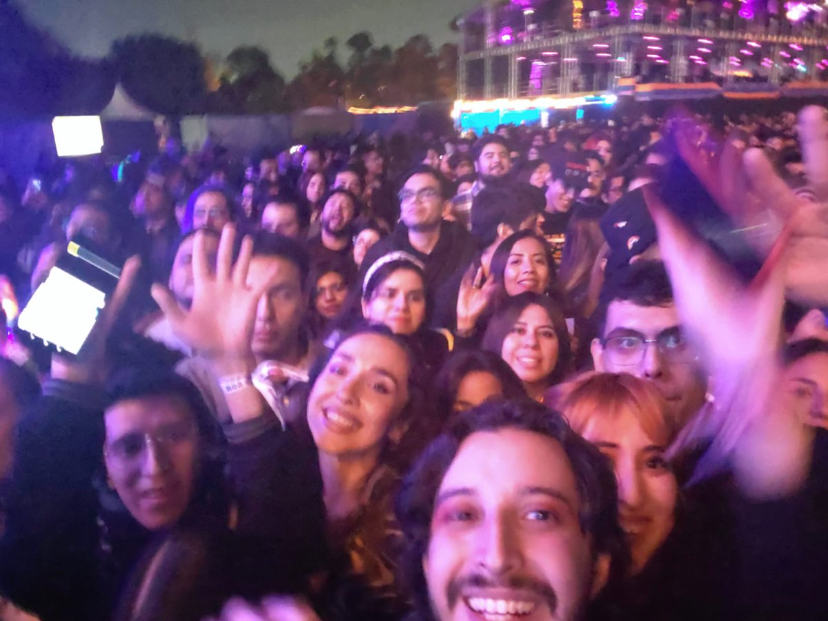 romiulloab's tweet photo. Más fotitos del #CoronaCapital22 https://t.co/MRizjO9EFs