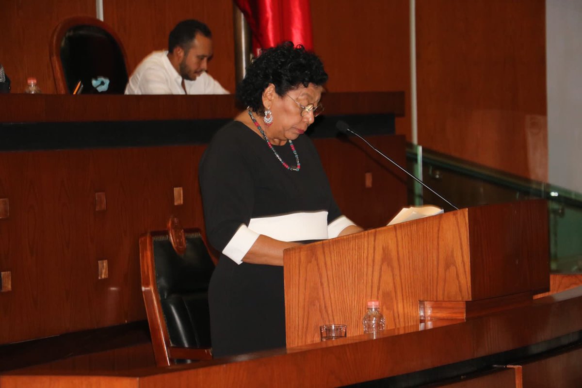 En congruencia con la política de este gobierno de ser austero por dentro y generoso hacia afuera, las aeronaves del Gobierno del Estado, hoy están ya al servicio del pueblo: <a href="/Aide_Ibarez/">Dra. Aidé Ibarez Castro</a>, titular de la Secretaría de Salud Guerrero. #SaludConGuerrero