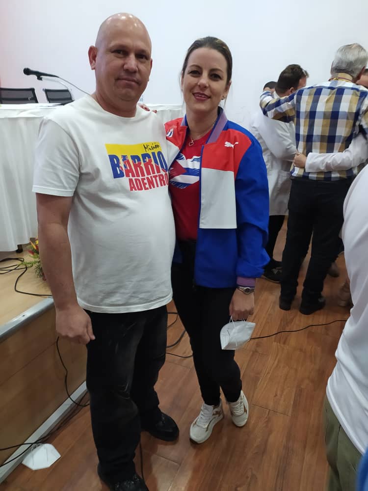 Gran orgullo escuchar las vivencias d profesionales que compartieron en la tarde de hoy #22Nov con jóvenes colaboradores de la Misión Médica Cubana en #Venezuela. Gracias <a href="/aylinalvarezG/">Aylín Alvarez García</a>, Aleida Guevara (hija del Che) y Jorge González (Popy, Director de Docencia del <a href="/MINSAPCuba/">Ministerio de Salud Pública de Cuba</a>).