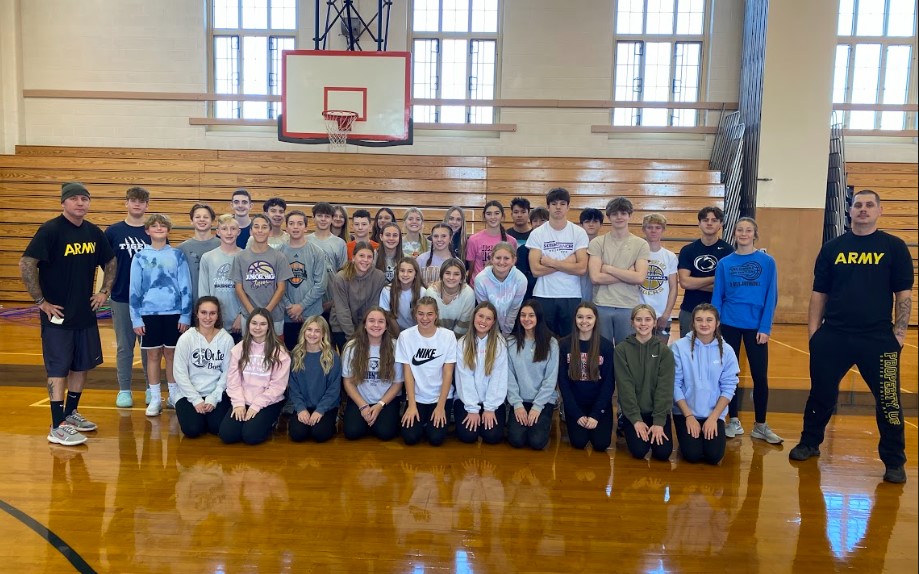 KennethKrott's tweet photo. Sgt. Clevenstine and Sgt. Shaffer of the US Army visited the Junior High and helped get the Fuel Up To Play 60 students moving this month. The sergeants led the FUTP60 students through an army workout challenge. #hajhs https://t.co/LecsovnuUc
