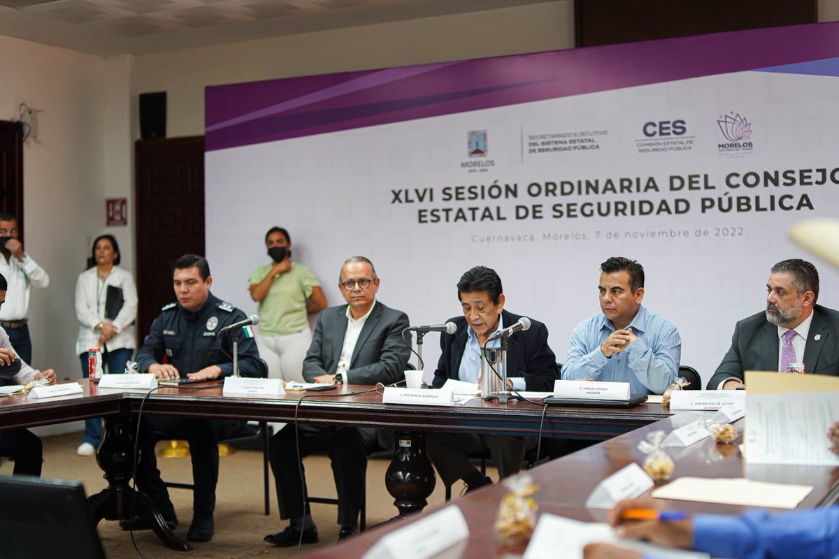 SG_Morelos's tweet photo. Se lleva a cabo reunión de trabajo entre gobierno del estado y los 35 municipios 

•Tratan temas relativos a la profesionalización policial e implementación del modelo nacional de policía y justicia cívica https://t.co/QBK6IQkRxV https://t.co/IHVBuiITou