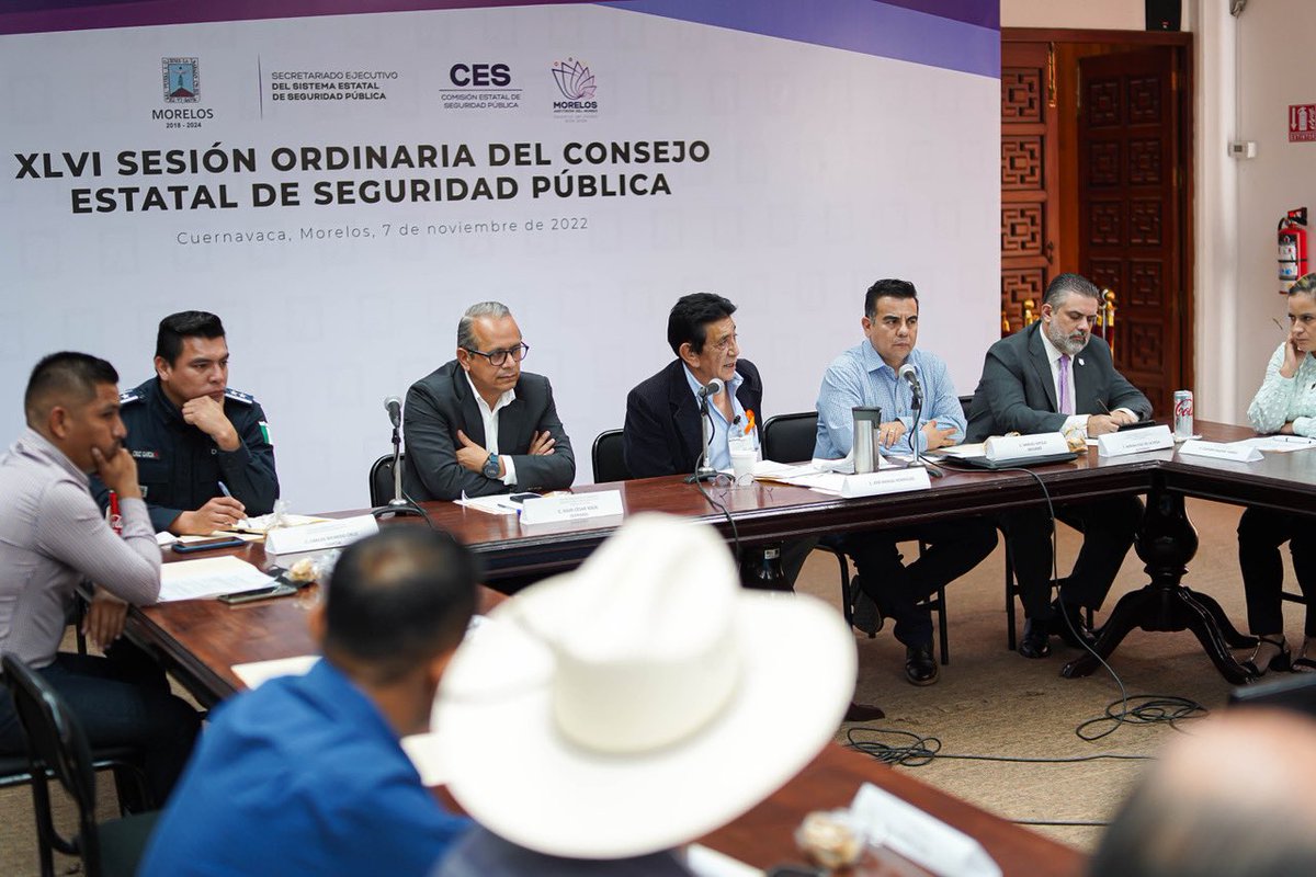 SG_Morelos's tweet photo. Se lleva a cabo reunión de trabajo entre gobierno del estado y los 35 municipios 

•Tratan temas relativos a la profesionalización policial e implementación del modelo nacional de policía y justicia cívica https://t.co/QBK6IQkRxV https://t.co/IHVBuiITou