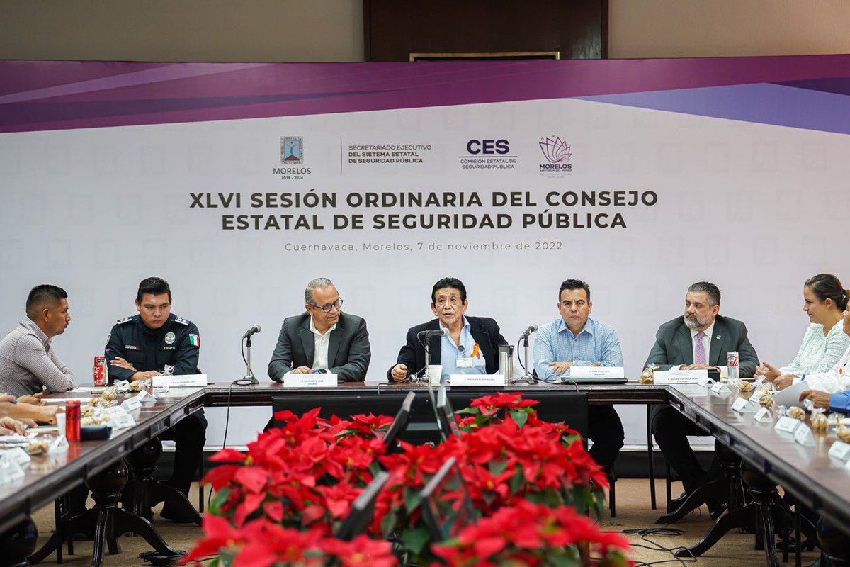 SG_Morelos's tweet photo. Se lleva a cabo reunión de trabajo entre gobierno del estado y los 35 municipios 

•Tratan temas relativos a la profesionalización policial e implementación del modelo nacional de policía y justicia cívica https://t.co/QBK6IQkRxV https://t.co/IHVBuiITou