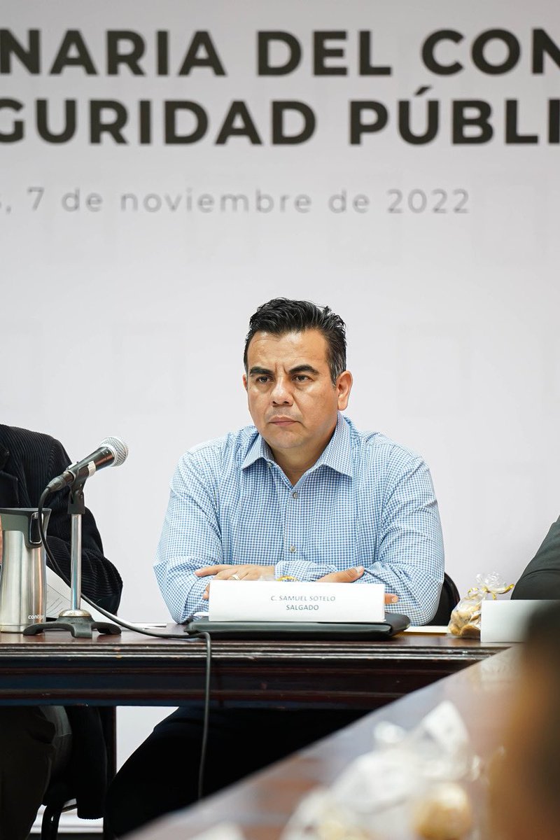 SG_Morelos's tweet photo. Se lleva a cabo reunión de trabajo entre gobierno del estado y los 35 municipios 

•Tratan temas relativos a la profesionalización policial e implementación del modelo nacional de policía y justicia cívica https://t.co/QBK6IQkRxV https://t.co/IHVBuiITou