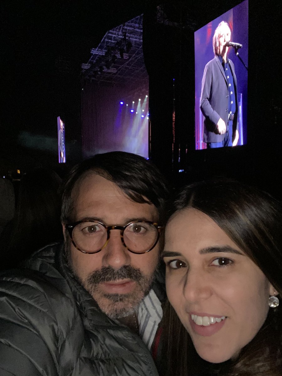 Serrat, acompañándome con su Cantares y Como un Gorrión desde la niñez. Cuántos recuerdos del Colegio Sagrada Familia de San José, de las tardes de estudio en Facultad y de la salida de la Iglesia junto a Romina. <a href="/joanmaserrat/">Joan Manuel Serrat</a>